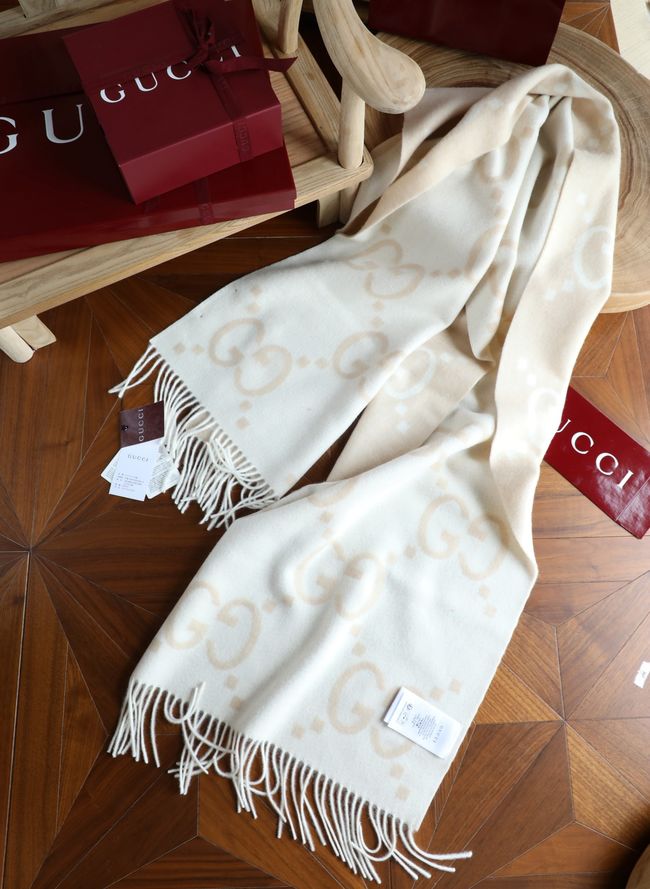 Gucci Reversible Cashmere scarf 777067-3