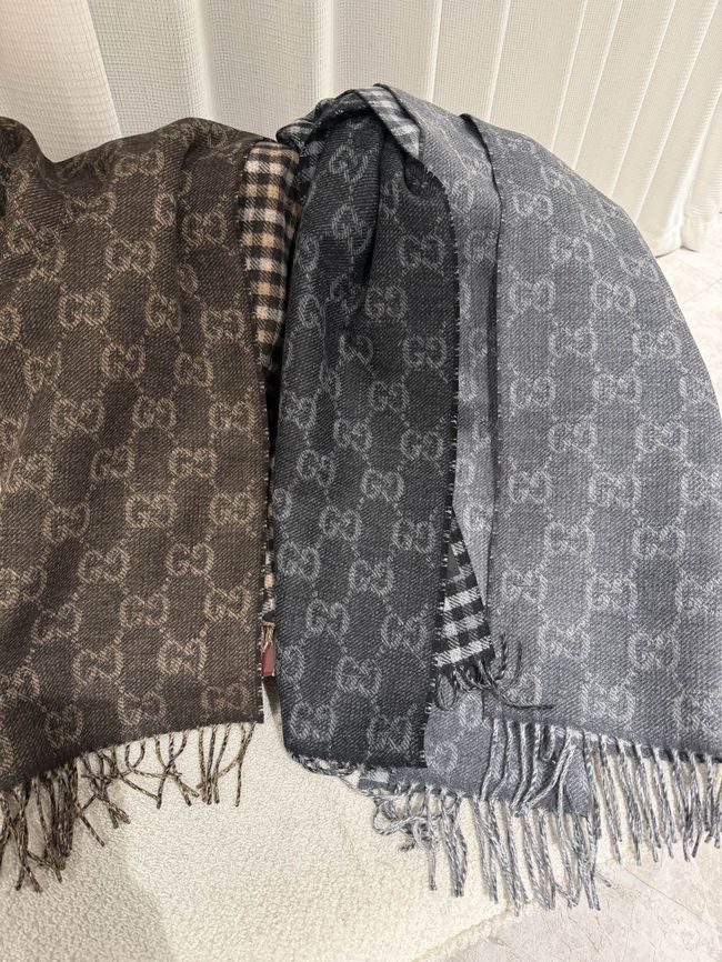 Gucci Reversible Cashmere scarf A010HK-1 Gucci Reversible Cashmere scarf A010HK-1