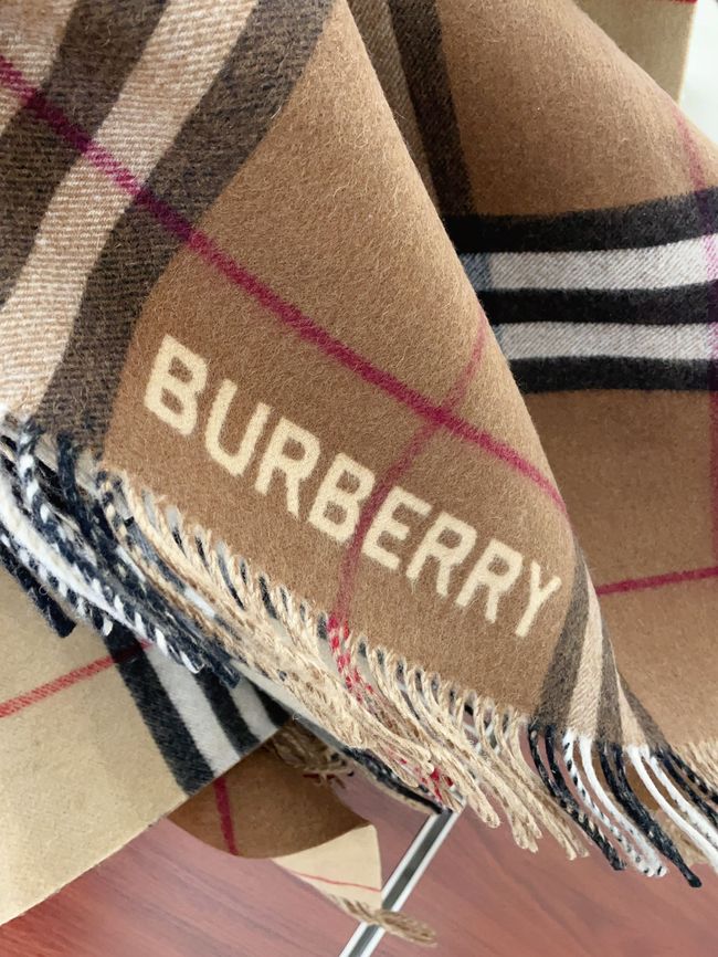 Burberry Cashmere cape BU0032-2
