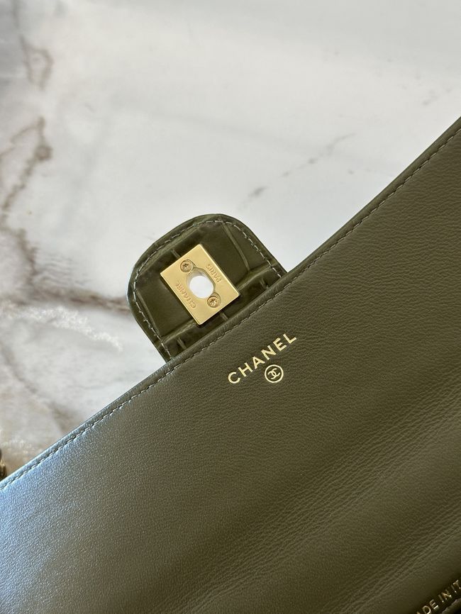 Chanel Clutch with chain Crocodile Embossed AP5280 green Chanel Clutch with chain Crocodile Embossed AP5280 green