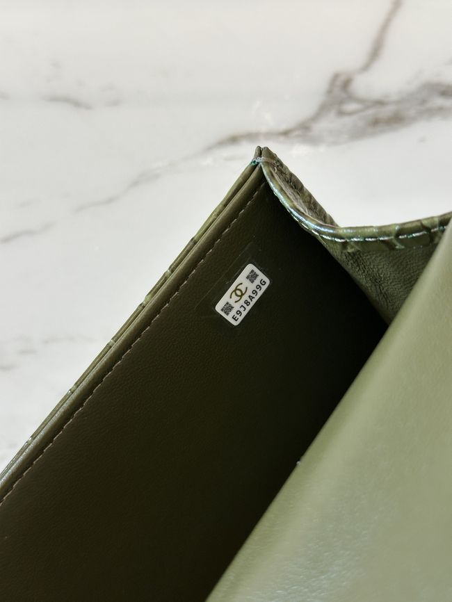 Chanel Clutch with chain Crocodile Embossed AP5280 green Chanel Clutch with chain Crocodile Embossed AP5280 green