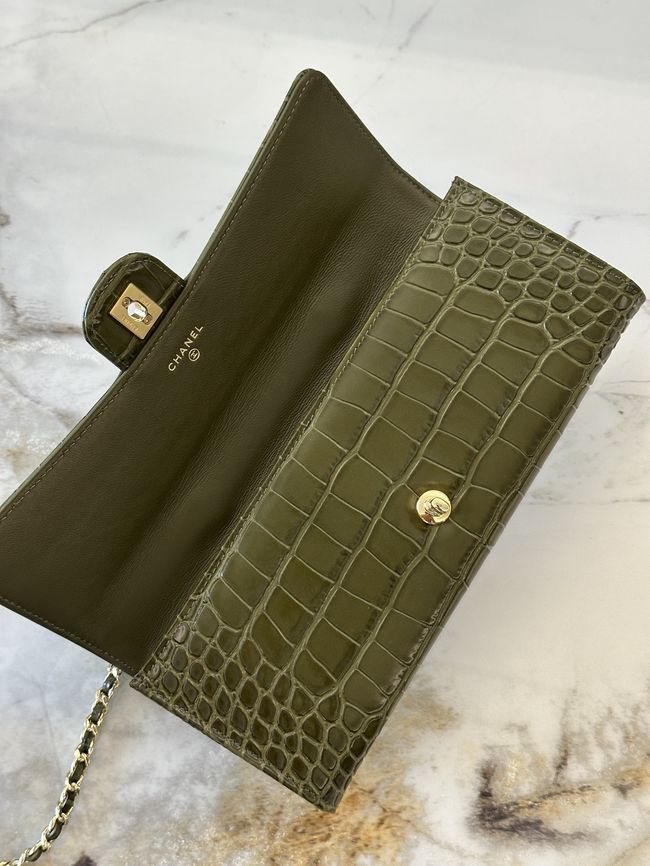 Chanel Clutch with chain Crocodile Embossed AP5280 green Chanel Clutch with chain Crocodile Embossed AP5280 green